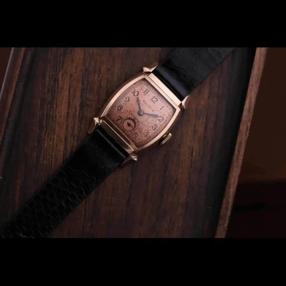 1940s Bulova Lieutenant
14k Rose Gold-Filled Tonneau/Barrel Case Mechanical - Picture 6 of 9